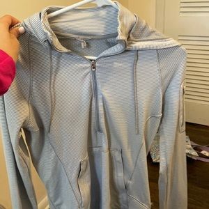 Soft Athleta   pull over 1/4 zip